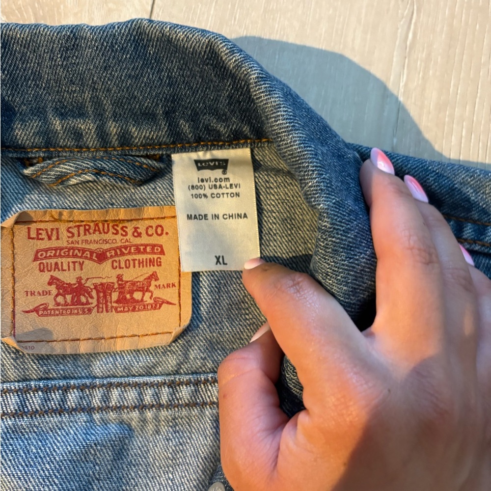 Levi’s Denim Jacket - Picture 3 of 3